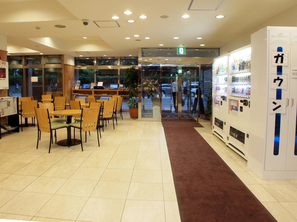 Toyoko Inn Hokkaido Sapporo-Eki Nishi-Guchi Hokudai Mae Exterior photo